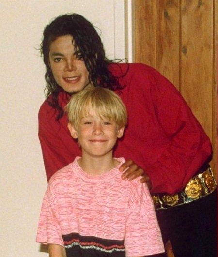 Michael Jackson with a young Macaulay Culkin. Culkin has a huge net worth for his fortune.