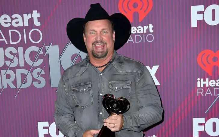 Garth Brooks announced the first venue date of his 2020 Dive Bar Tour.