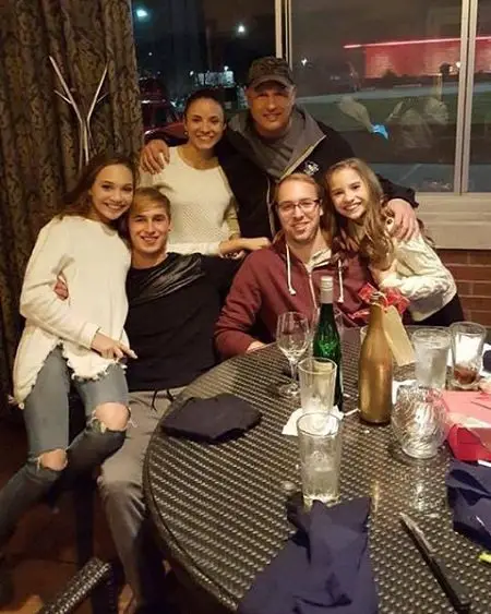 Maddie Ziegler and Mackenzie Ziegler with their father, mother and two step-brothers from their father's side.