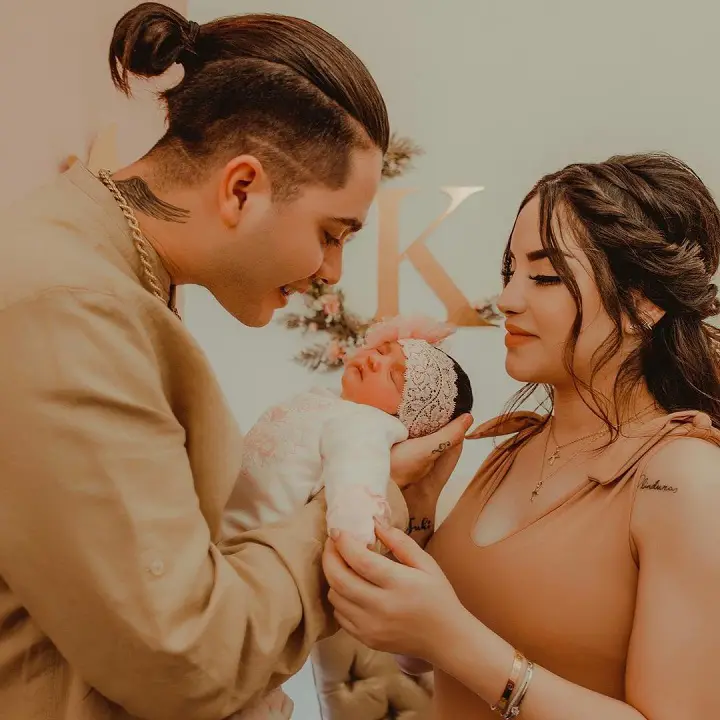 Juan de Dios Pantoja holding first his baby, a daughter, with Kimberly Loaiza.