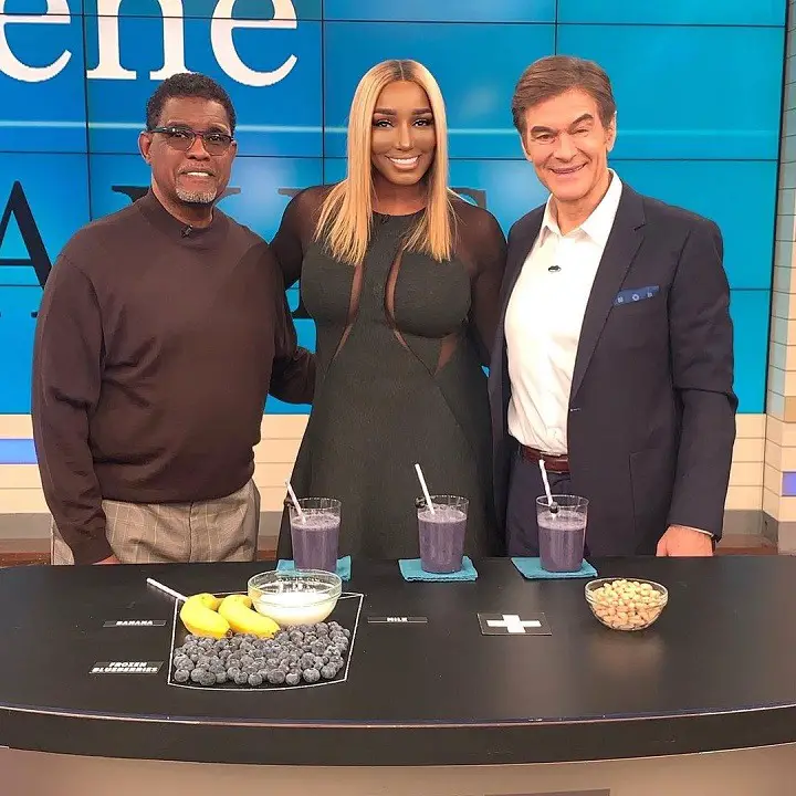 NeNe Leakes (center) with husband Gregg Leakes (left) and Dr. Oz on his show.