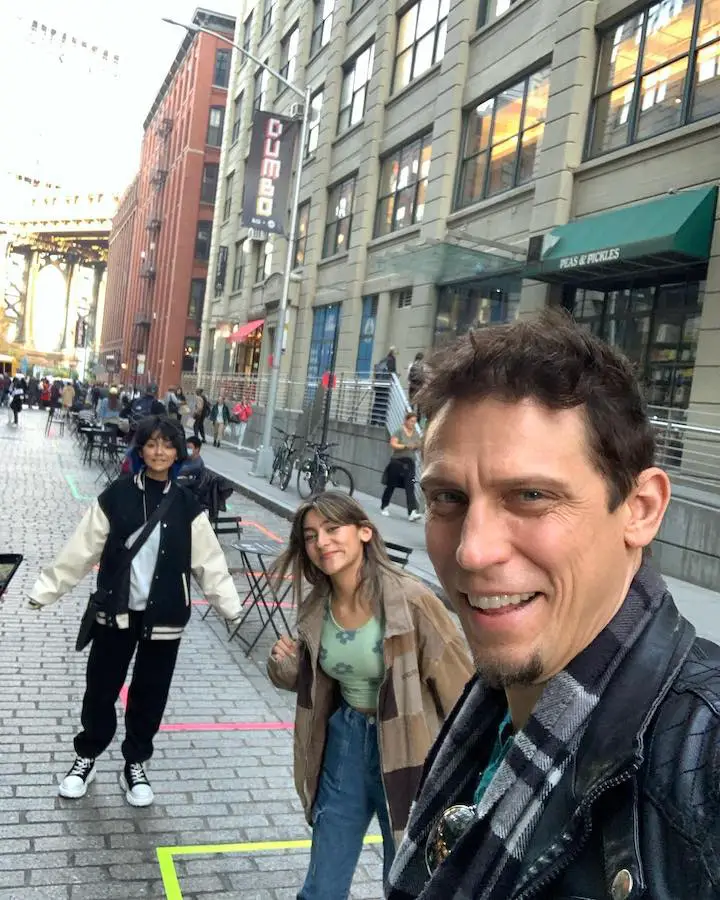 Mercedes Lomelino (center) with her father Ryun Hovind (right) and sister Evangeline Lomelino (left).