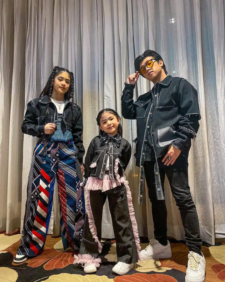 Ranz Kyle (right) with his sisters Niana Guerrero (left) and Natalia Guerrero (center).