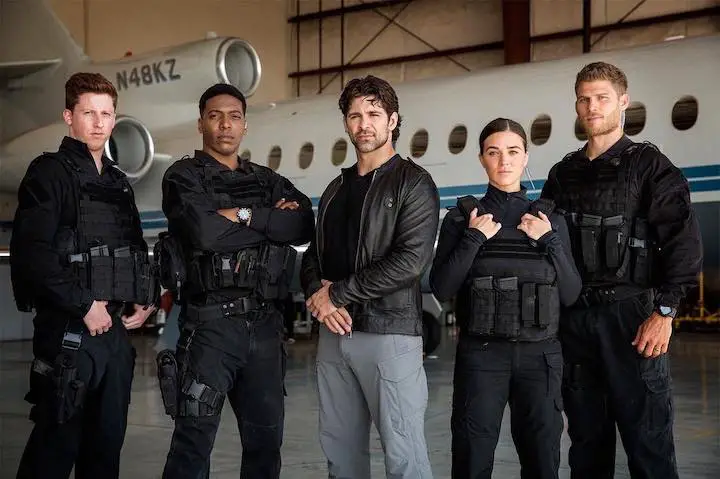Marissa Neitling (second from right) with the rest of the cast of 'The Last Ship'.