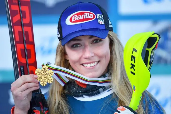 Mikaela Shiffrin with her winning Gold Medal in the World Cup 2021 Fondazione Cortina.