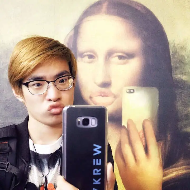 DraconiteDragon taking a pouted lips selfie with an edited Mona Lisa portrait depicting her taking the same selfie pose.