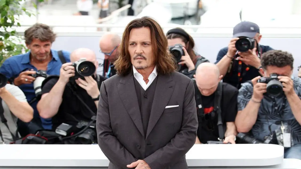 Johnny Depp doesn't have a girlfriend in 2023. celebsfortune.com