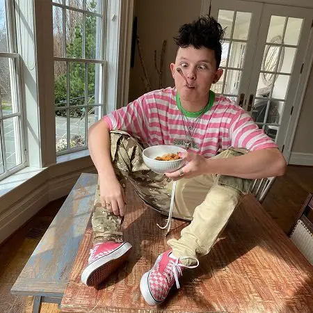 Jacob Sartorius eating a bowl of oatmeal in a funny way.