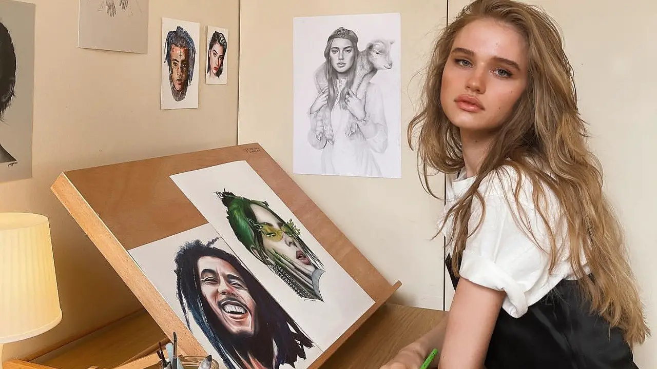 Meet Julia Gisella, The Artist Celebrities Ask Their Pictures Drawn From