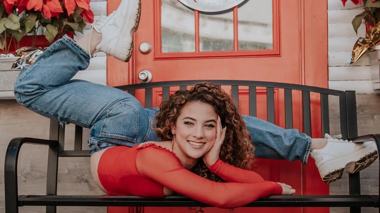 7 Facts of Sofie Dossi You Ought to Know: AGT Finalist, Contortionist, Boyfriend