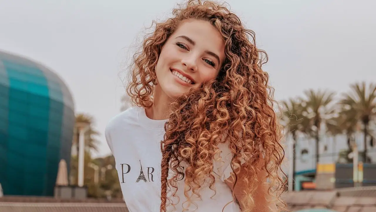 Sofie Dossi's House and Net Worth Are Reportedly Around the Same