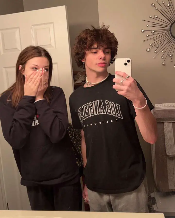 Cora Tilley (left) with a gasping pose with boyfriend Christian Hitchcock (right) taking a mirror selfie.