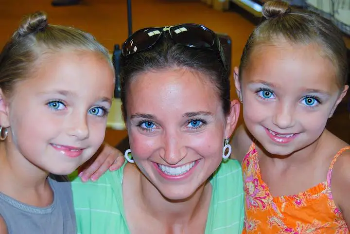 Brooklyn (right) and Bailey Mcknight (left) when they were kids with their mother Mindy McKnight (center).