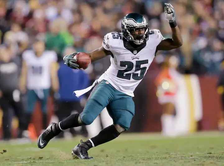 LeSean McCoy performing for the Eagles in December 2014.