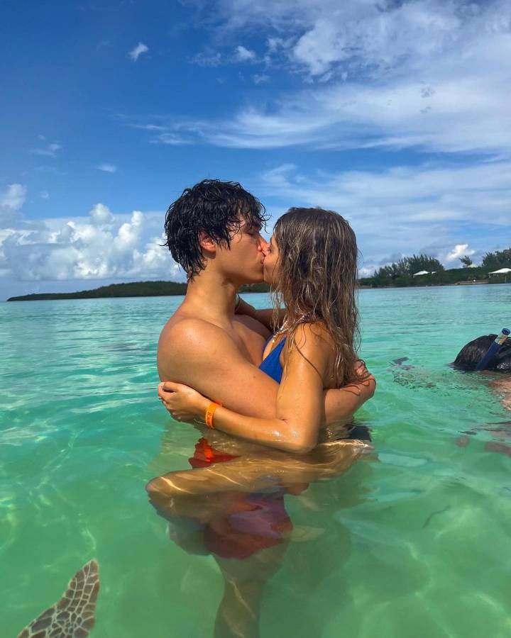 Alan Stokes and his girlfriend, Ale Melgozaa enjoying their vacation in Bahamas.