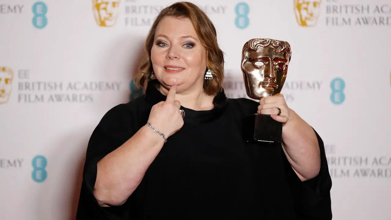 Unraveling Joanna Scanlan's Weight Loss Journey: A Closer Look at Health and Wellness | Celebs$fortune