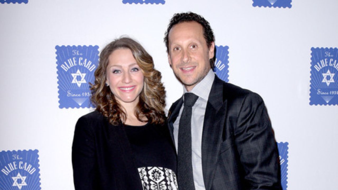 Brooke Goldstein and Simon Matthew.