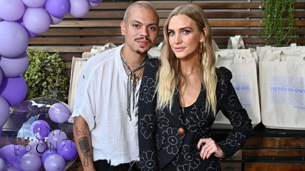 evan ross with his wife, Ashlee Simpson.