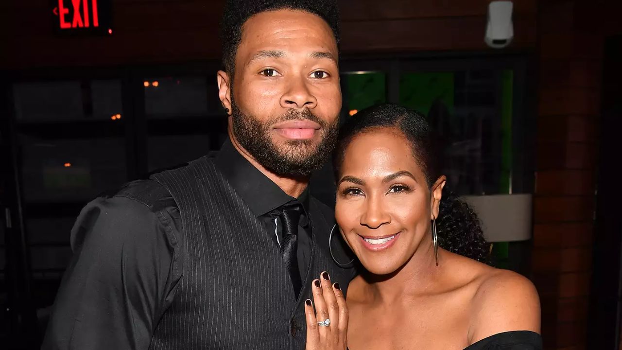 After her divorce with her ex-husband, Derrick Carolina, Terri J Vaughn found love again with her now-husband, Karon Riley.