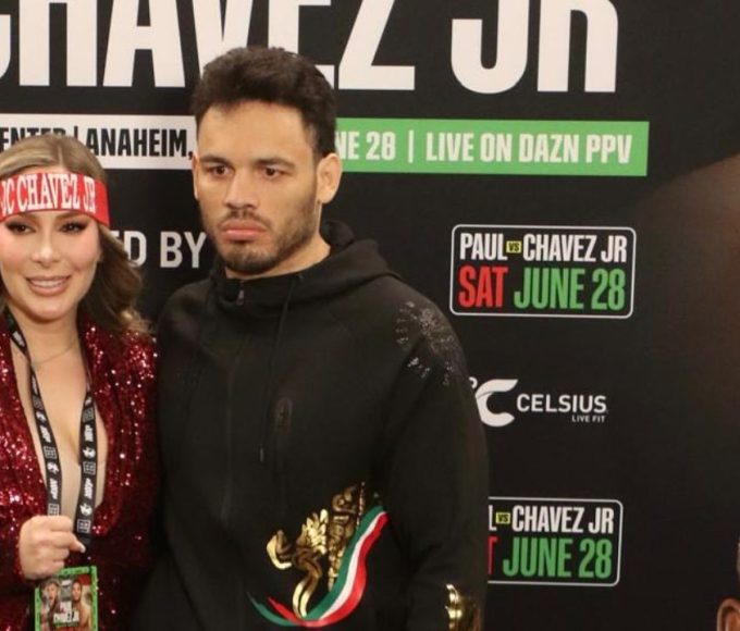 julio cesar jr with his wife, Frida Chavez.